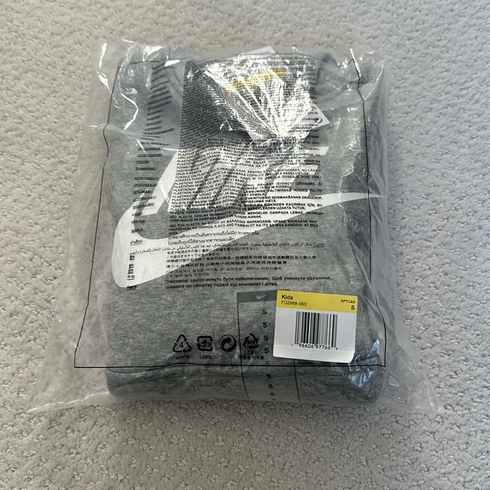 Nike Kids' Sportswear Club Fleece Hoodie (Big Kid), gray, size s (8)